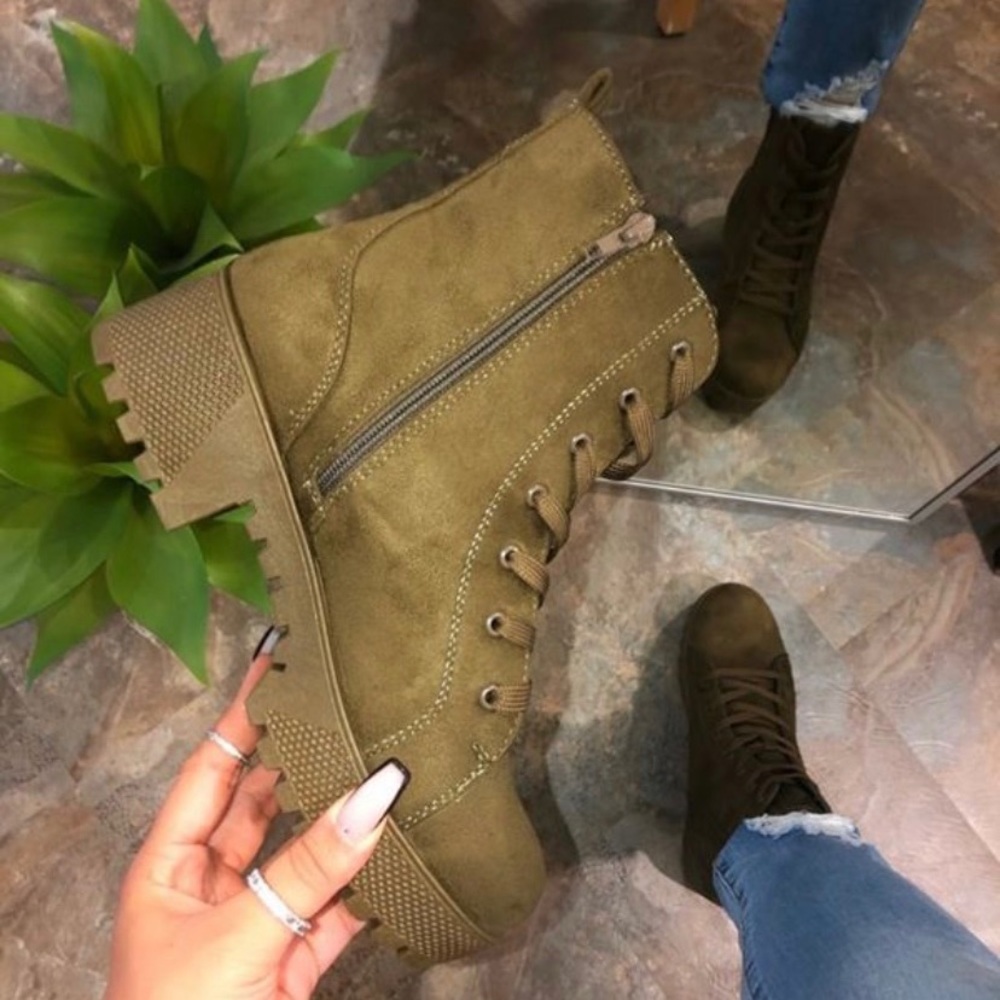 Perfect fall color combat boots!